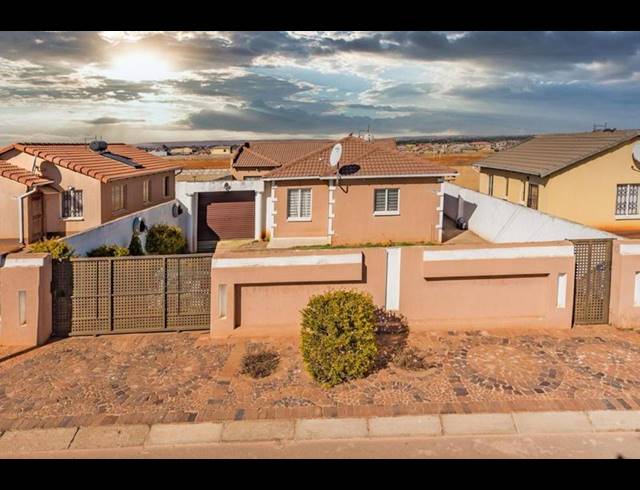 3 BEDROOM HOUSE FOR SALE IN PROTEA GLEN EXT